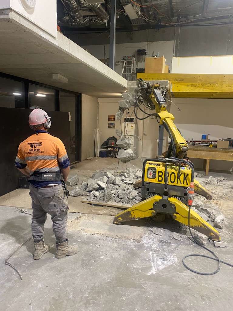 Remote Control Demolition
Robotic Demolition
Brokk 90
Concrete Demolition